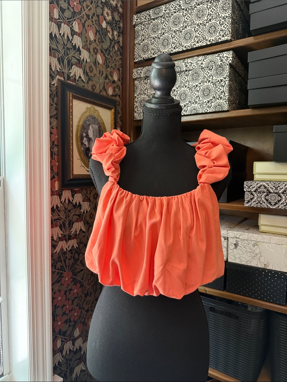 entro Ruffled Puff-Sleeve Crop Top